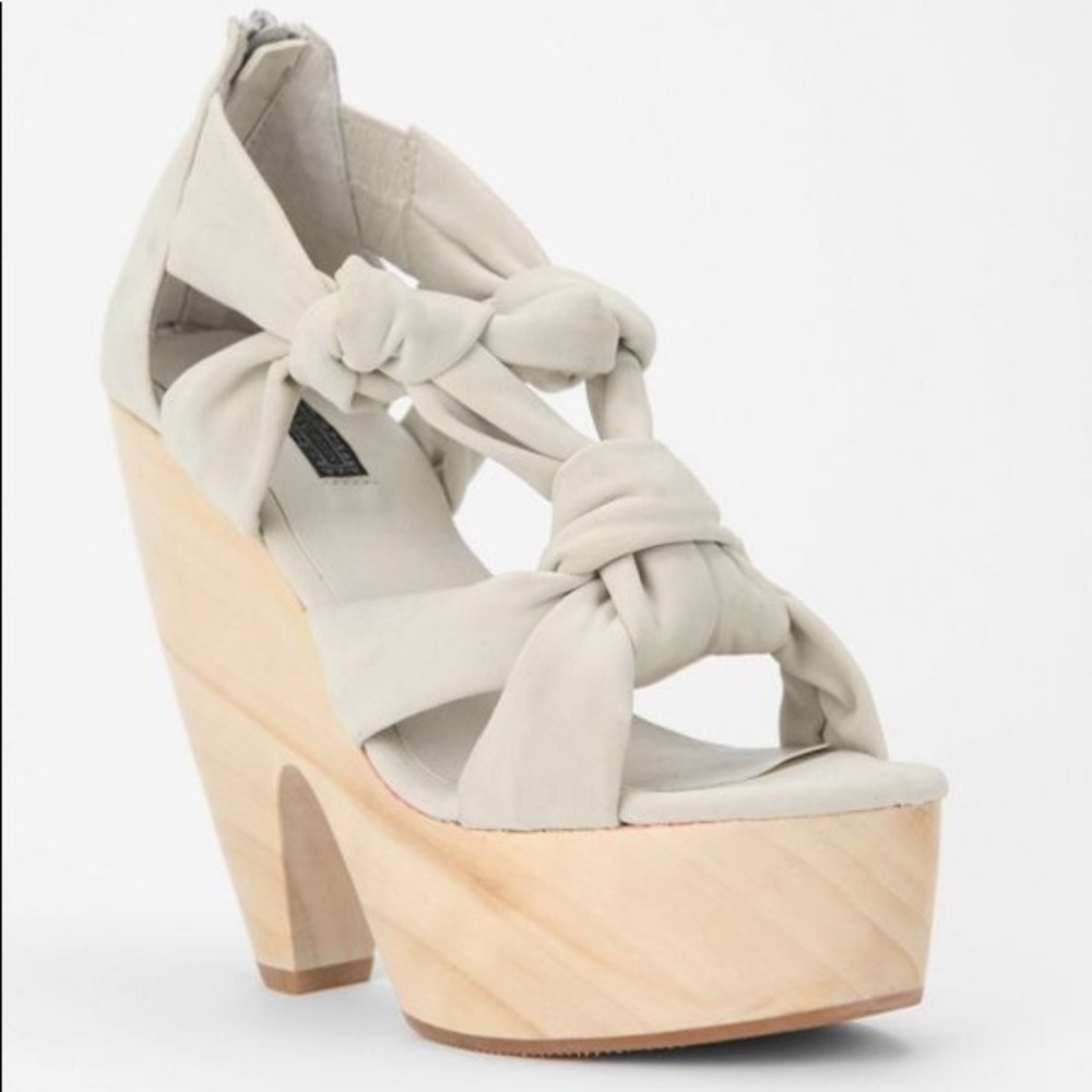 UO Deena & Ozzy Knotted Up Wood Sandal